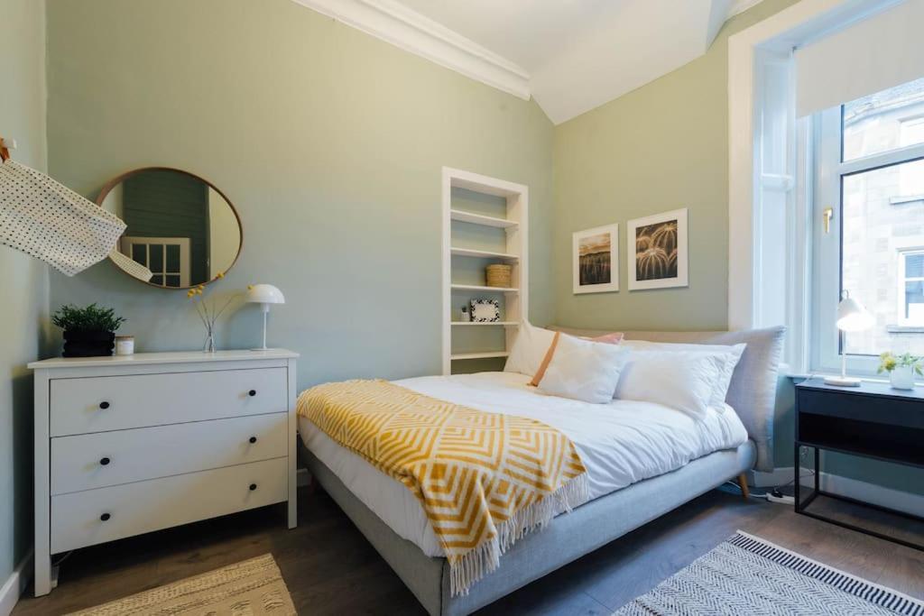 Stylish Stirling Apartment - Free Parking Екстер'єр фото