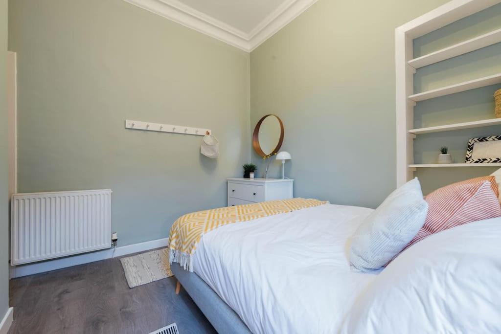 Stylish Stirling Apartment - Free Parking Екстер'єр фото